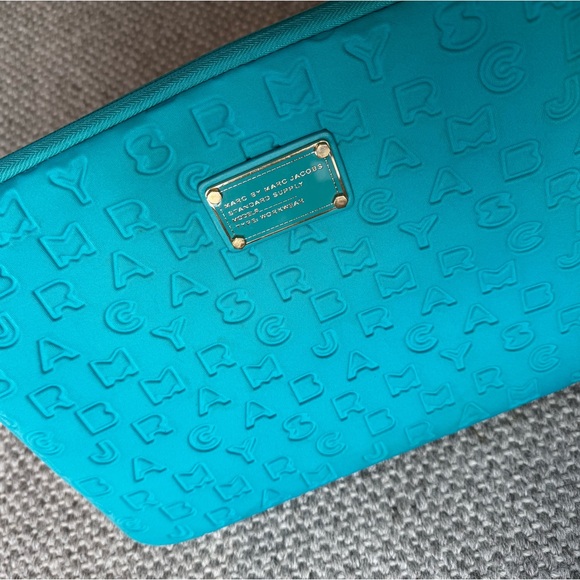Marc Jacobs turquoise laptop neoprene sleeve - up to 15” - Picture 14 of 14